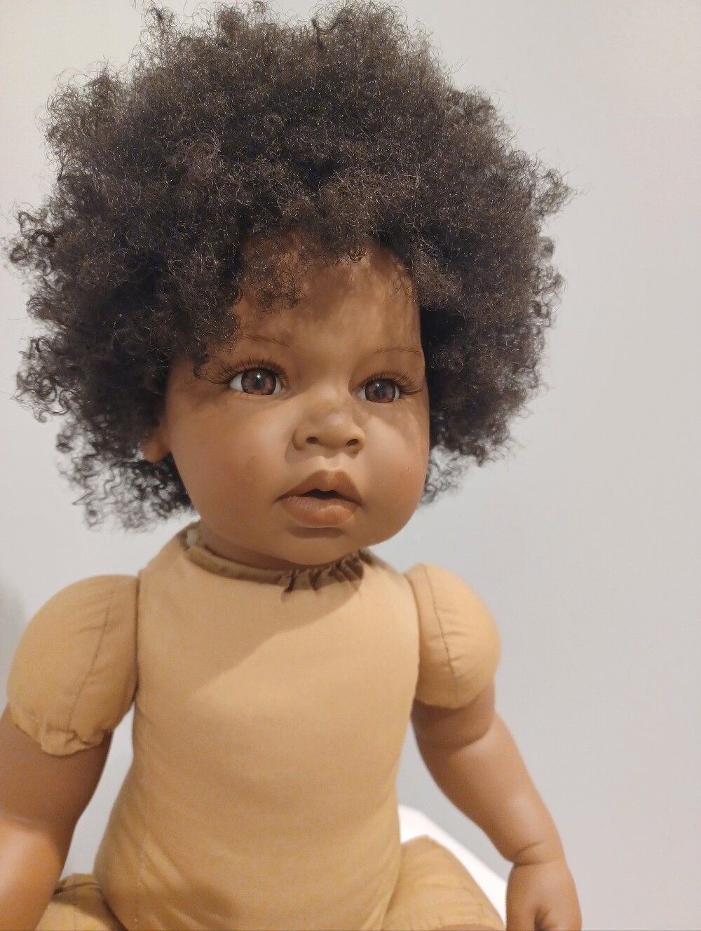 Lee Middleton Classic Brown Baby Doll with Curly Hair - Picture 4 of 8